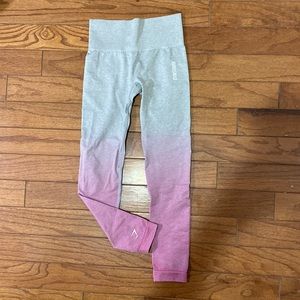 Gymshark ombré gray to pink seamless leggings. Xs EUC